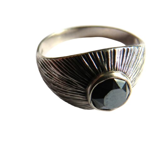 Stylish Ladies Silver & Black Stone Modernist Ring - UK Size Q