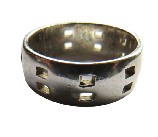 Sterling Silver Ring Fully Hallmarked UK Size R
