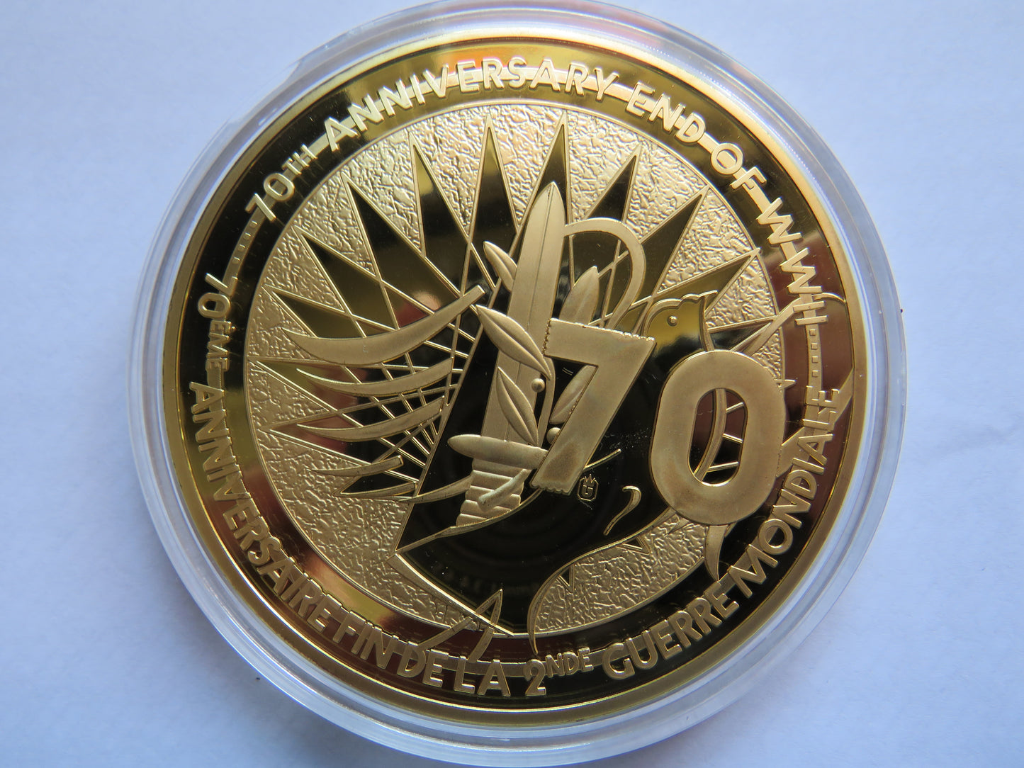 Large Commemorative Coin / Medal Victory In Europe Day 70th Anniversary of End of WWII