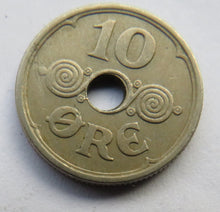 Load image into Gallery viewer, 1925 Denmark 10 Ore Coin
