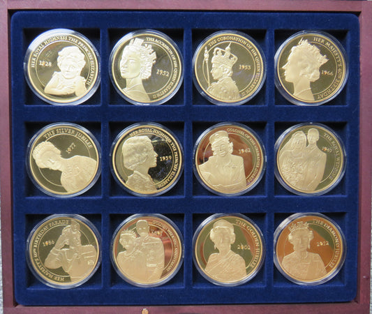 Portraits of Queen Elizabeth Cased 12 Coin / Medal Set 50mm Diameter image 1