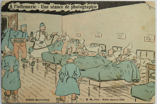 Vintage Postcard of A L'infirmerie - Une séance de photographie, Scènes Militaires, E. R. Paris, 1910 image 1