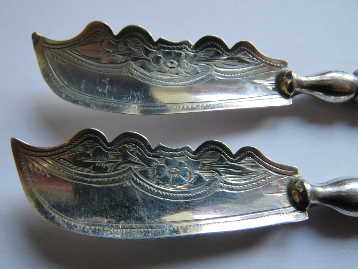 Antique Pair of Butter Knifes Hallmarked Birmingham 1891 Mother of Pearl Handles