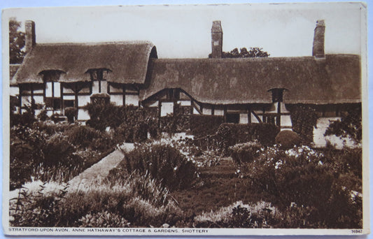 Vintage Postcard of Stratford-upon-Avon, Anne Hathaway's Cottage and Gardens, Shottery
