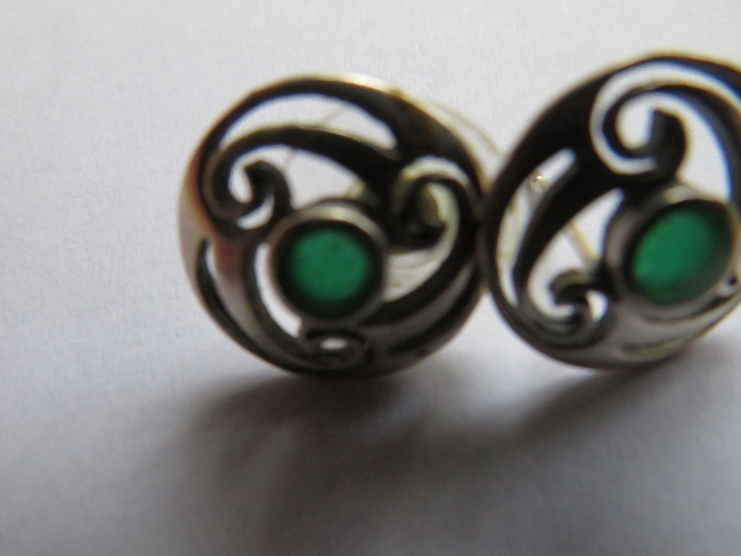 Pair of Sterling Silver & Green Stone Ladies Earrings Celtic Design