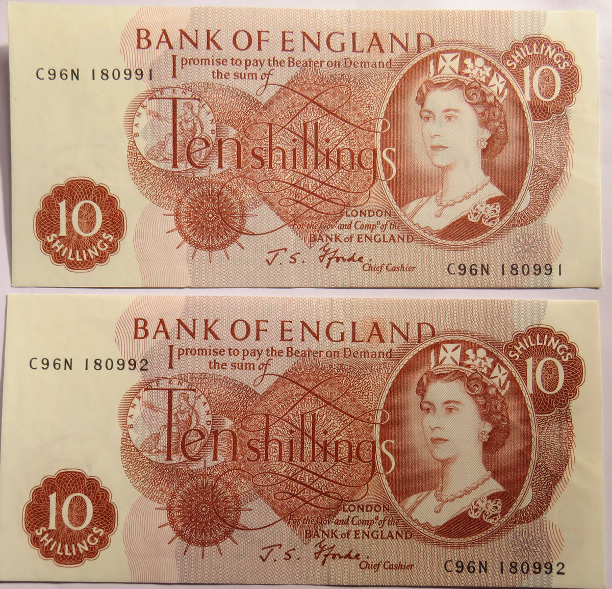 Pair of Consecutive Bank of England 10 Shillings Banknotes J.S.Fforde C96N