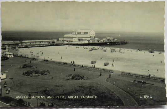 Vintage Postcard of Anchor Gardens and Pier, Great Yarmouth