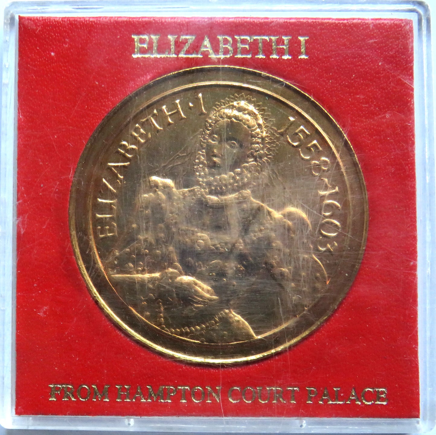Hampton Court Palace Bronze Cased Commemorative Coin / Medal