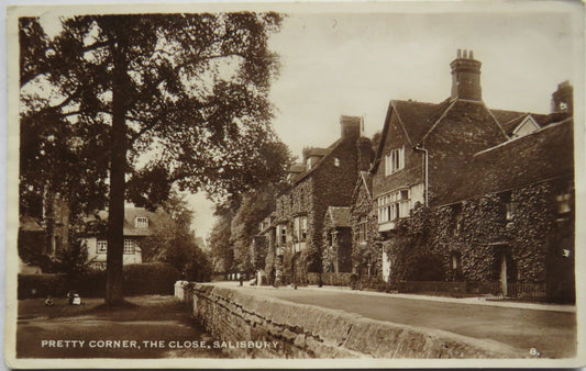 Vintage Postcard of Pretty Corner, The Close, Salisbury 1949