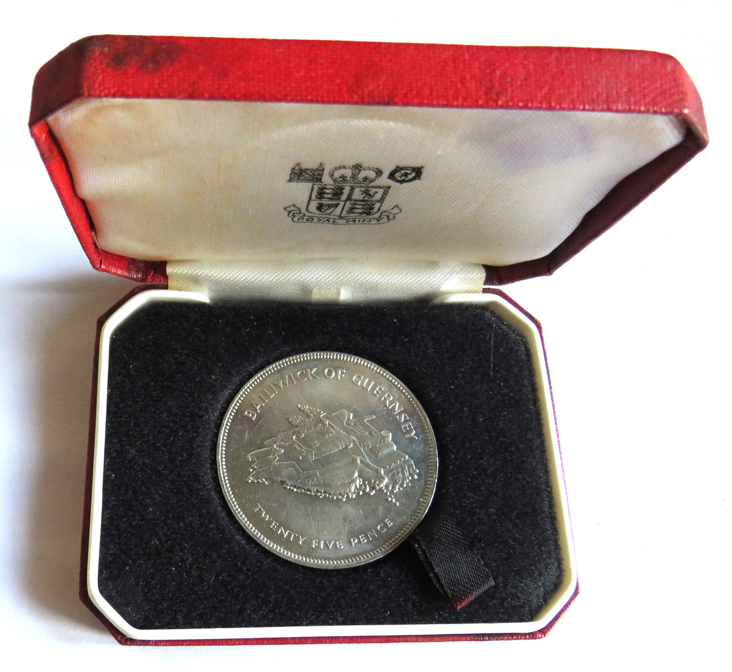 1977 Bailiwick Of Guernsey 25 Pence / Crown Coin