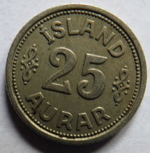 Load image into Gallery viewer, 1940 Iceland 25 Aurar Coin
