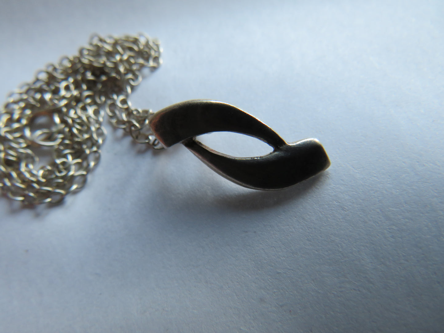 Stylish Ladies Sterling Silver Necklace & Pendant.