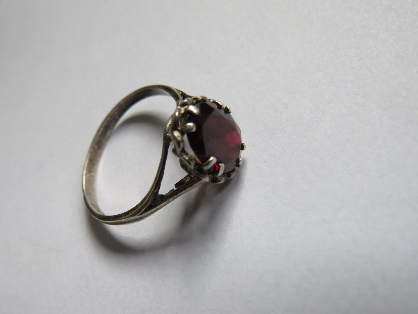 Nice Vintage Sterling Silver & Red Stone Ladies Ring Size T