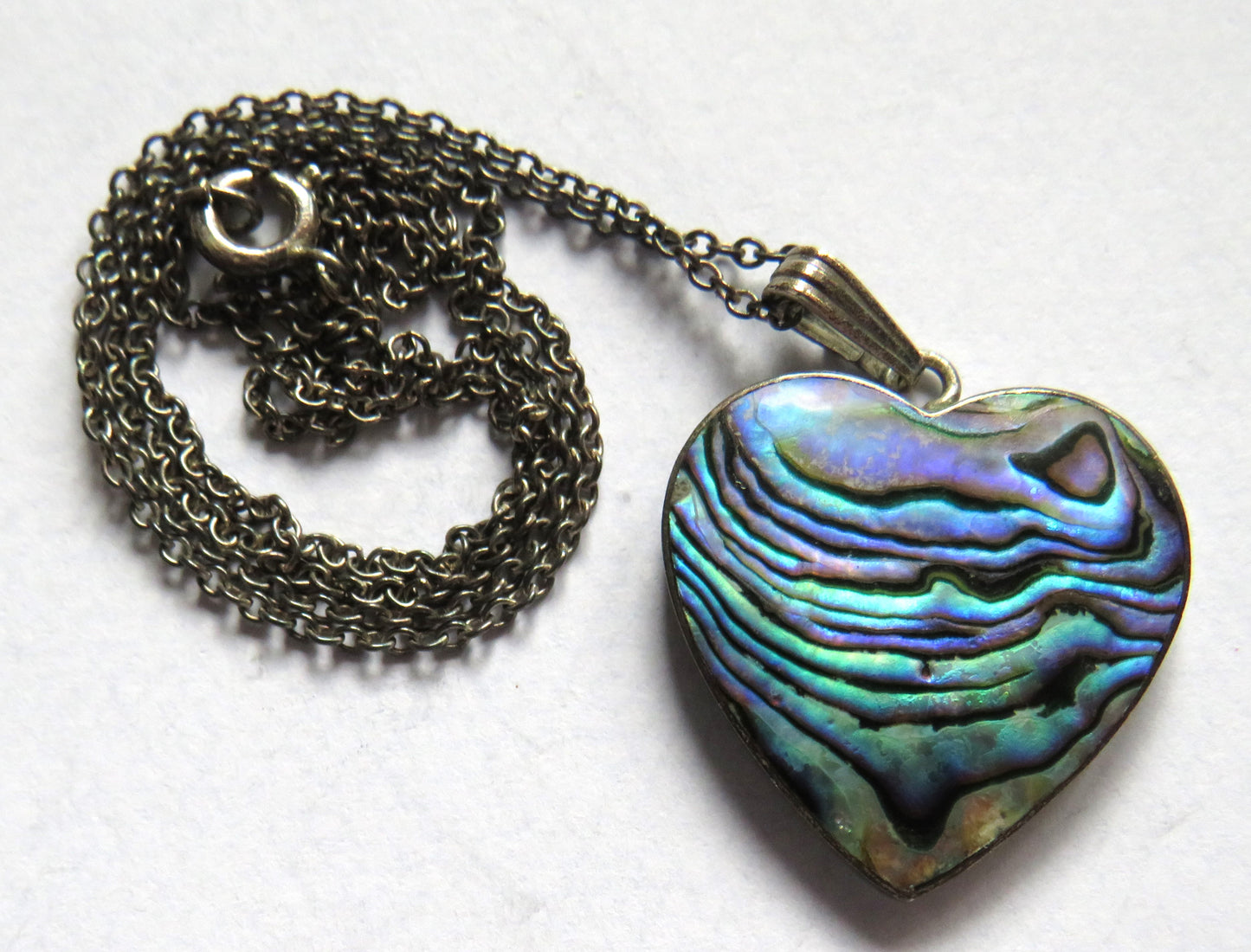 Ladies Sterling Silver Necklace & Silver & Shell Heart Pendant