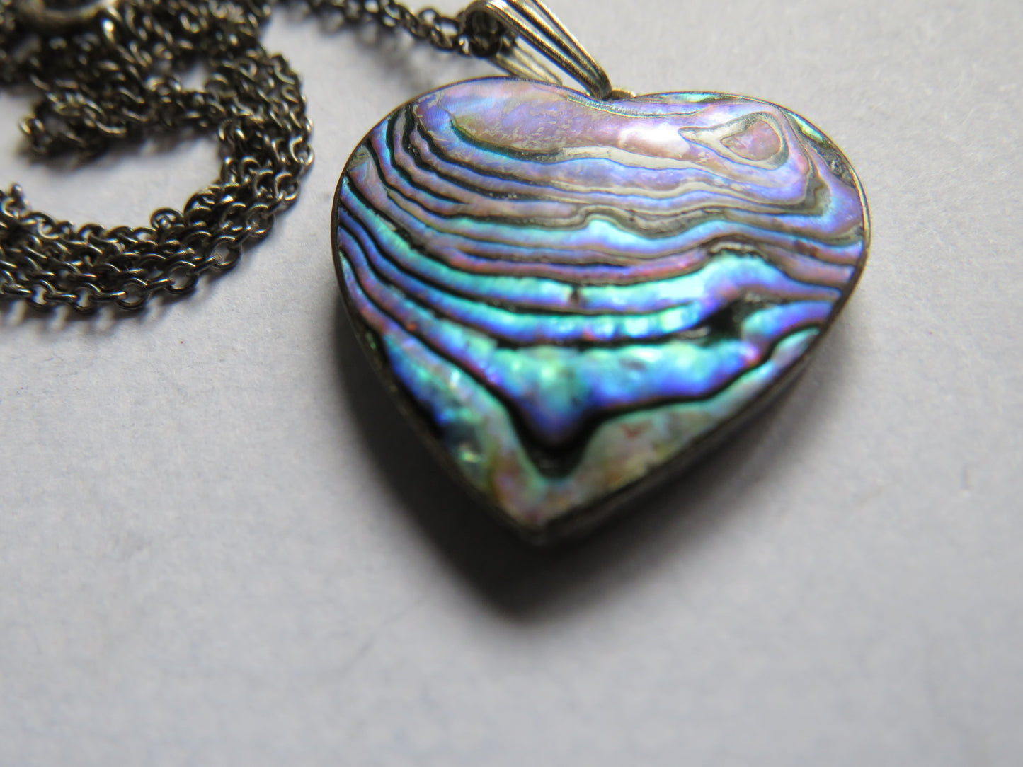 Ladies Sterling Silver Necklace & Silver & Shell Heart Pendant