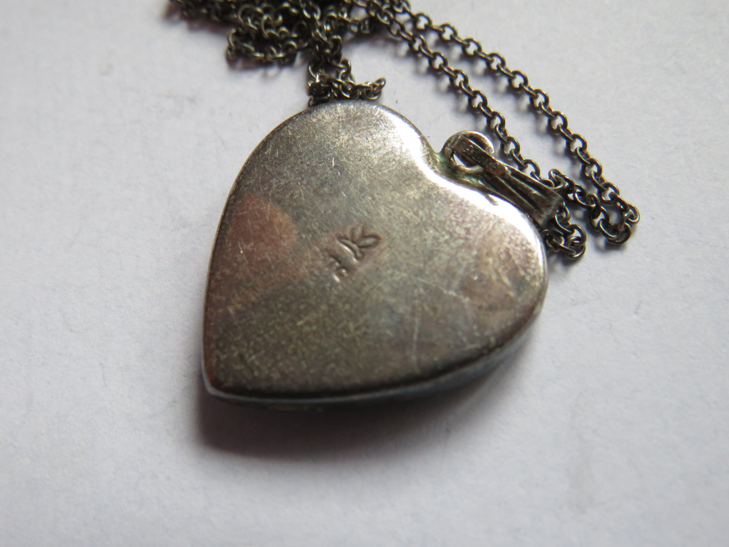 Ladies Sterling Silver Necklace & Silver & Shell Heart Pendant