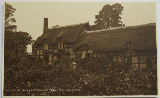 Vintage Postcard of Anne Hathaway's Cottage, Shottery Stratford-On-Avon