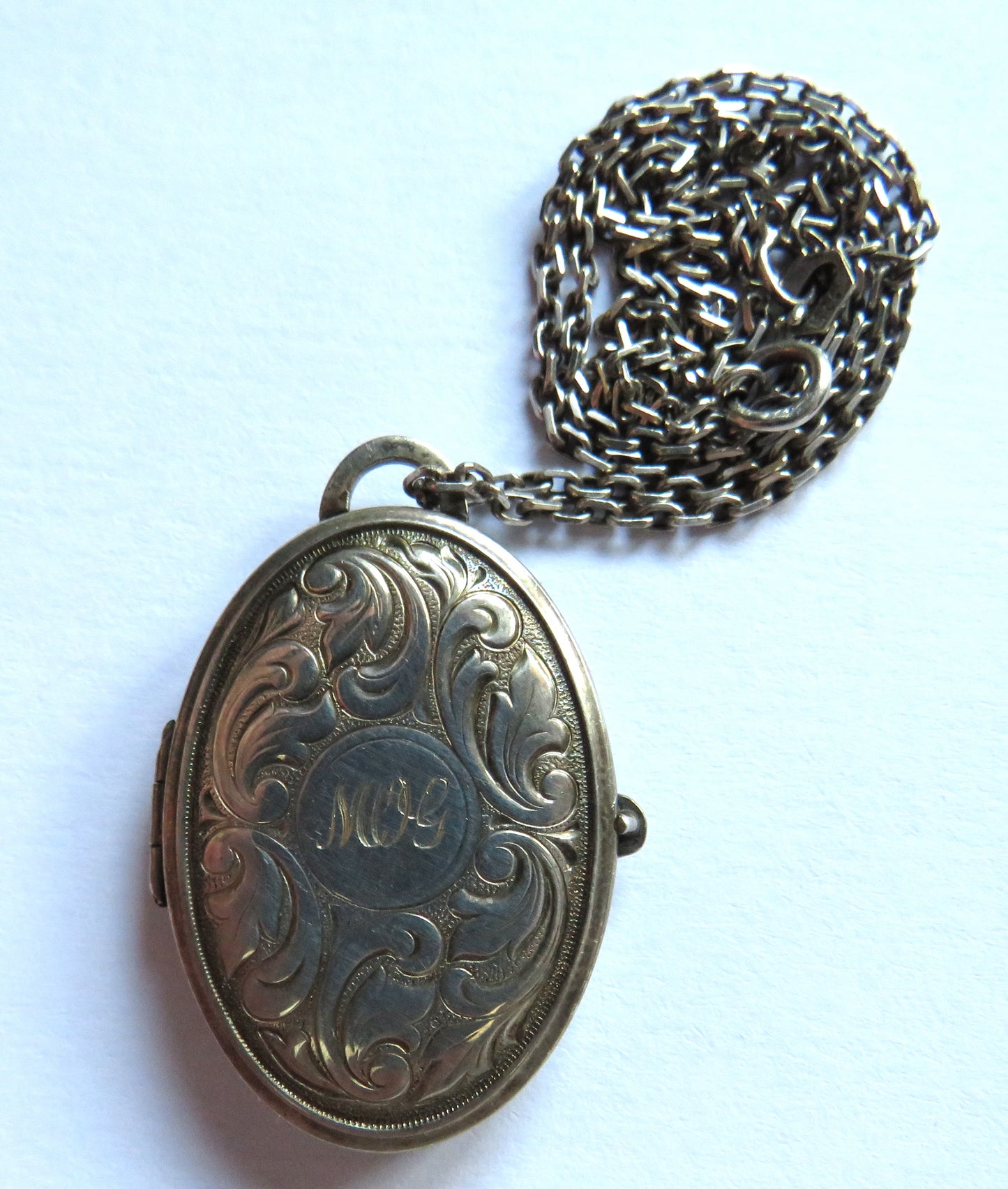 Vintage Ladies Sterling Silver Necklace & Locket Pendant