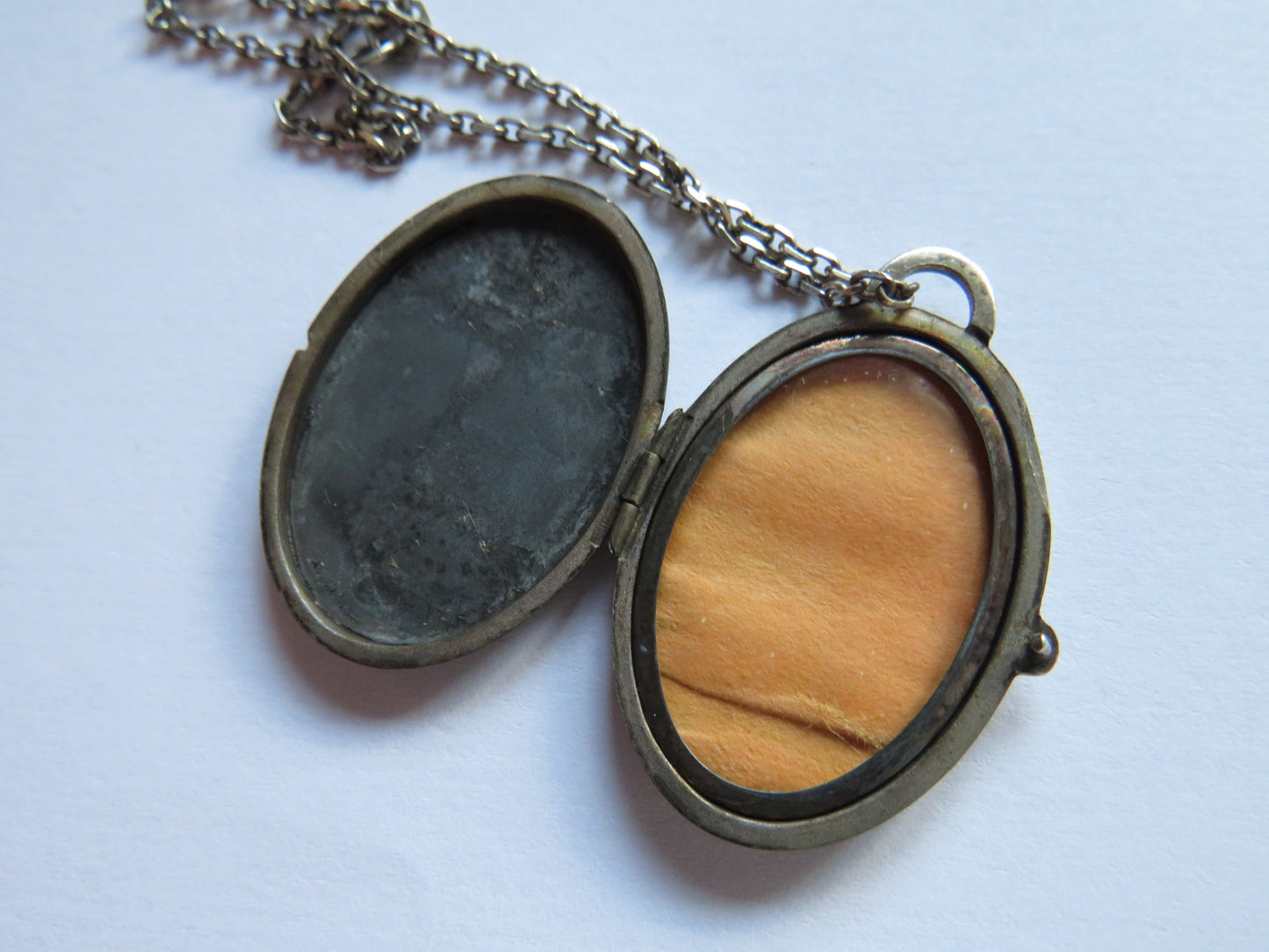 Vintage Ladies Sterling Silver Necklace & Locket Pendant