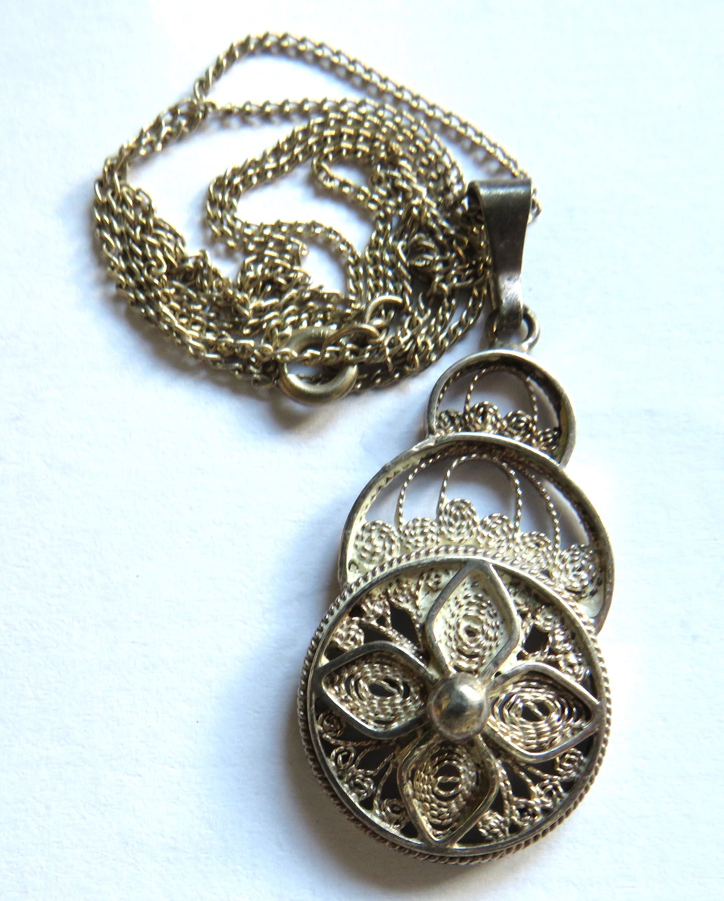 Vintage Ladies Sterling Silver Necklace & Filigree Pendant