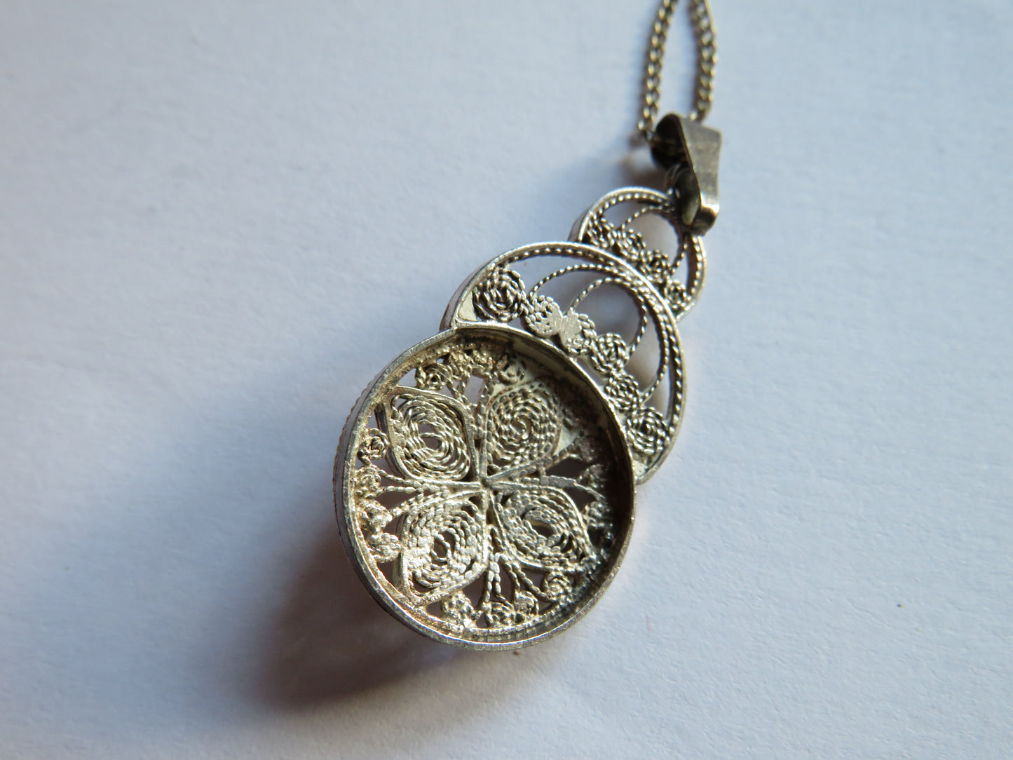 Vintage Ladies Sterling Silver Necklace & Filigree Pendant