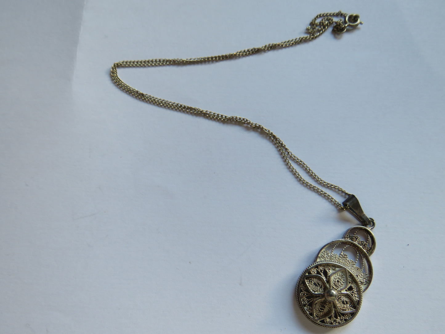 Vintage Ladies Sterling Silver Necklace & Filigree Pendant