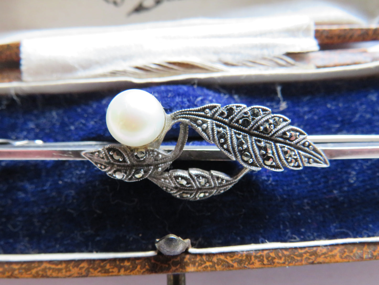 Very Nice Vintage Sterling Silver, Marcasite & Pearl Brooch In Fitted Box