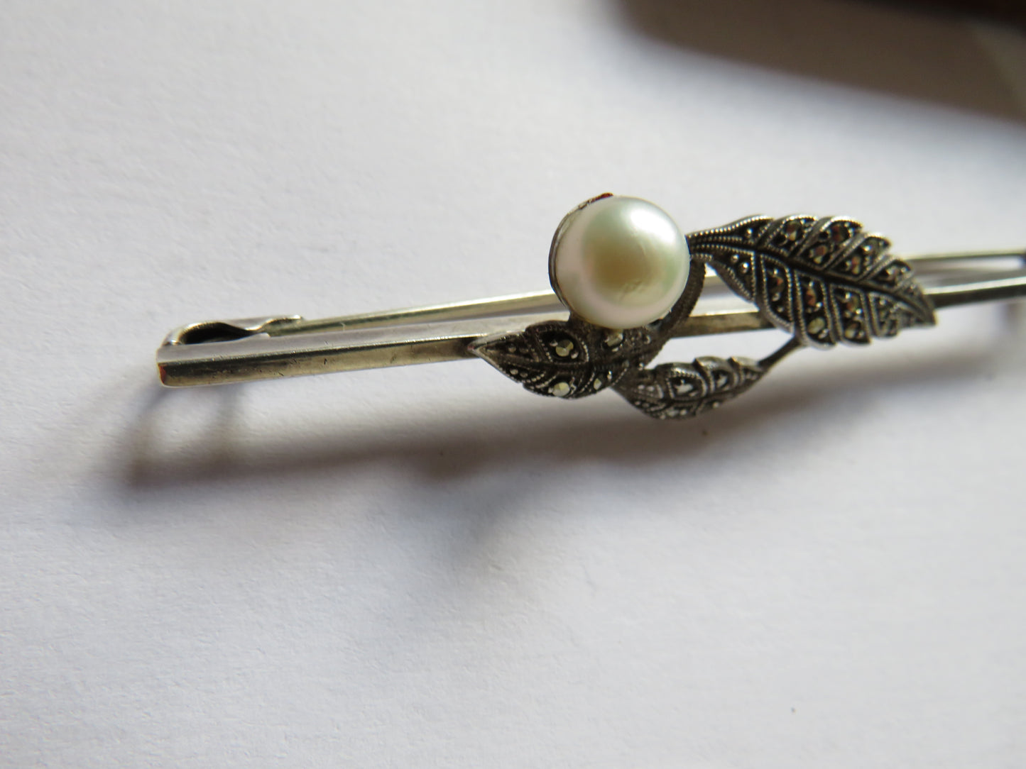 Very Nice Vintage Sterling Silver, Marcasite & Pearl Brooch In Fitted Box