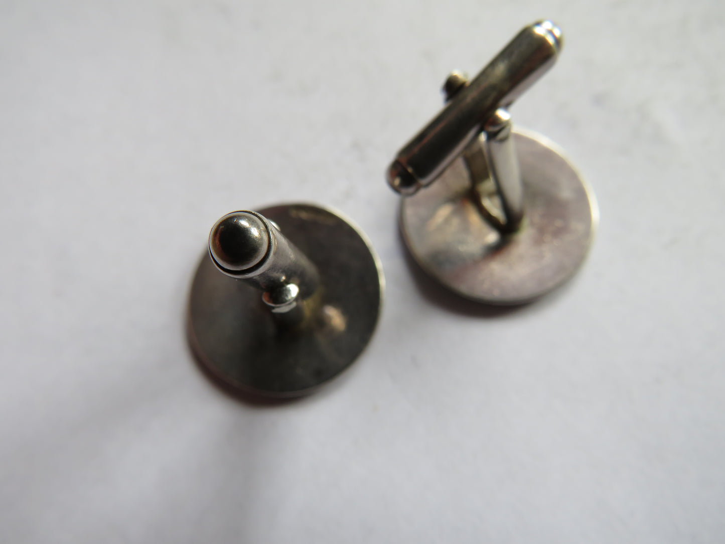 Stylish Pair of Men's Sterling Silver & Enamel Fish Cufflinks Fully Hallmarked