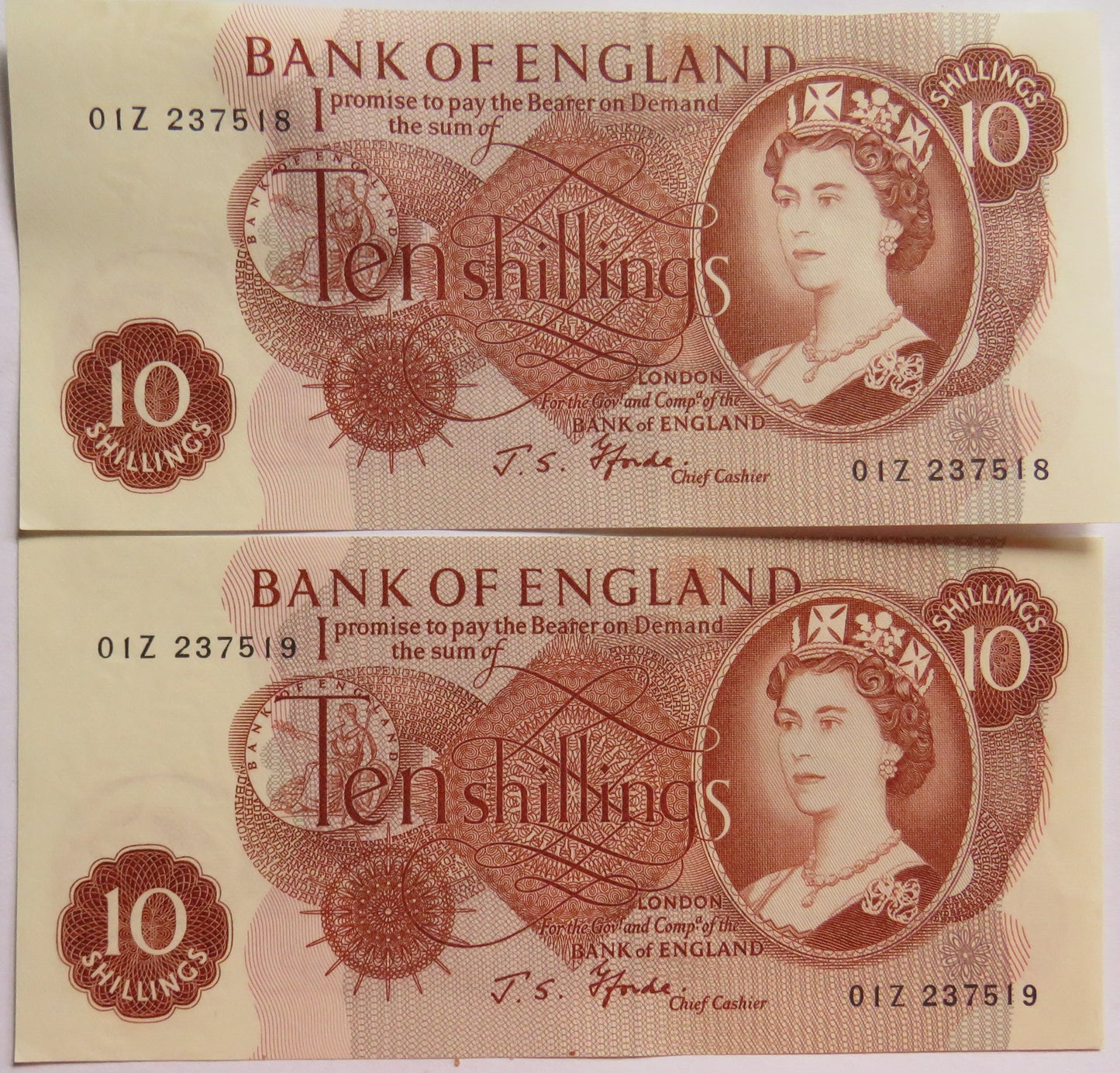 2 Consecutive Bank of England 10 Shillings Banknote 01Z