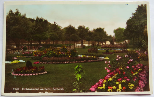 Vintage Postcard of Embankment Gardens, Bedford, 1940