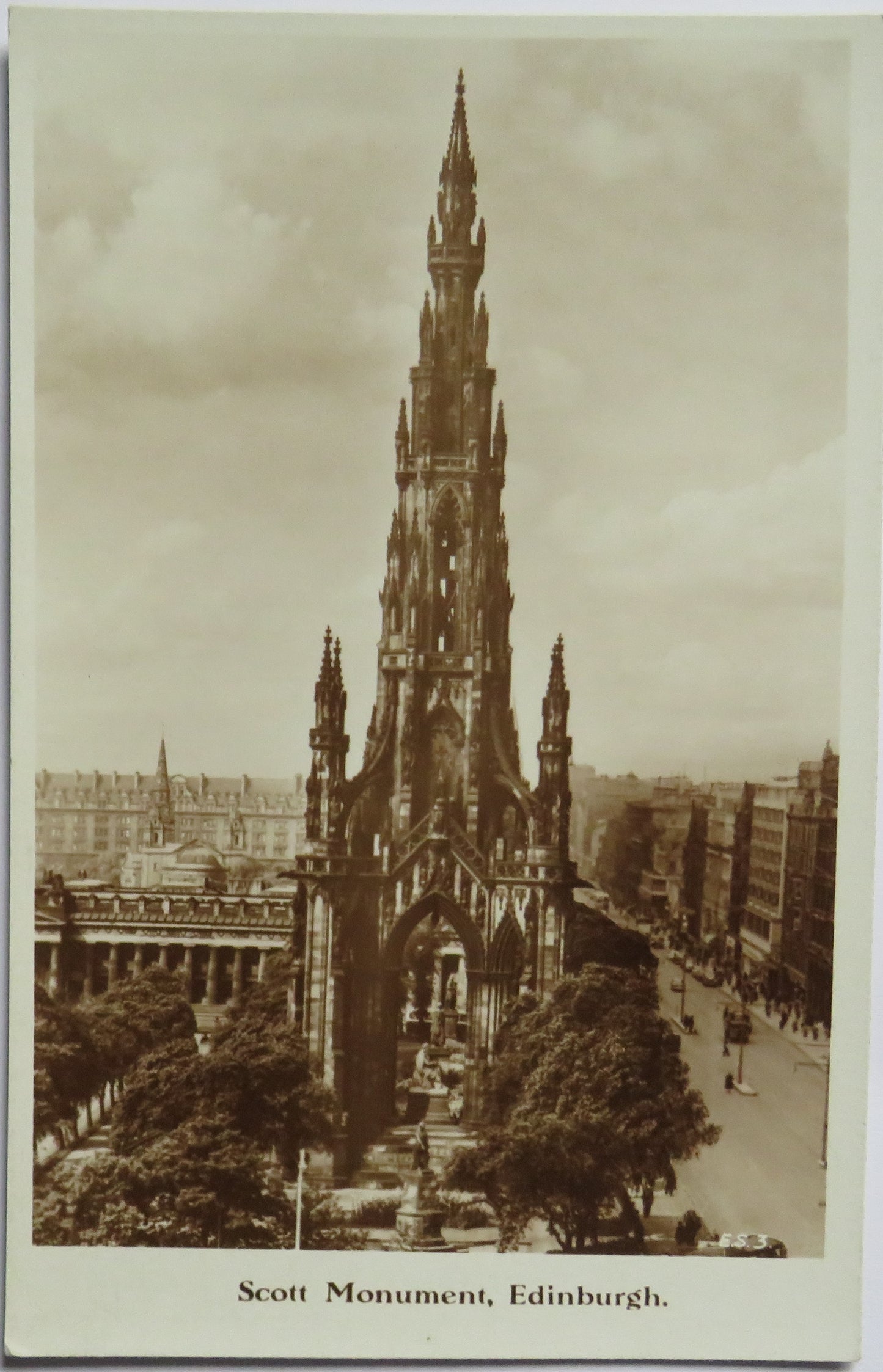 Vintage Postcard of Scott Monument, Edinburgh