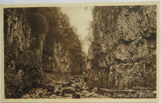 Vintage Postcard of The Lovers Leap, Buxton