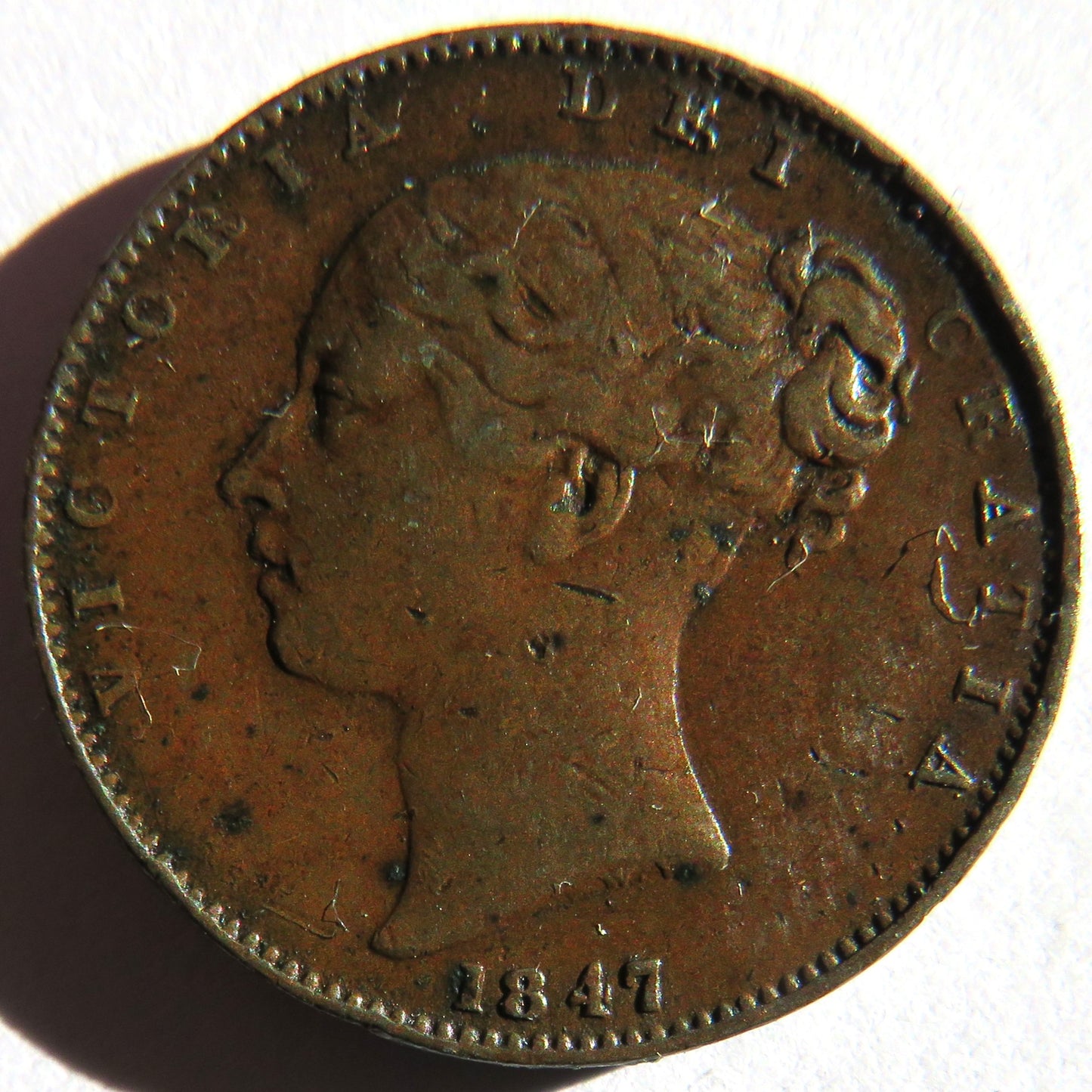 1847 Queen Victoria Young Head Farthing Coin - Great Britain