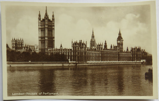 Vintage Postcard of London - Houses of Parliament, 1938