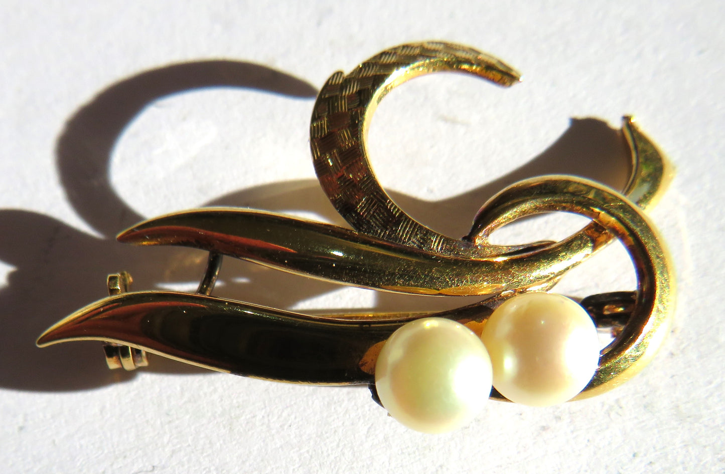 Ladies Gold Plated Sterling Silver & Pearl Brooch