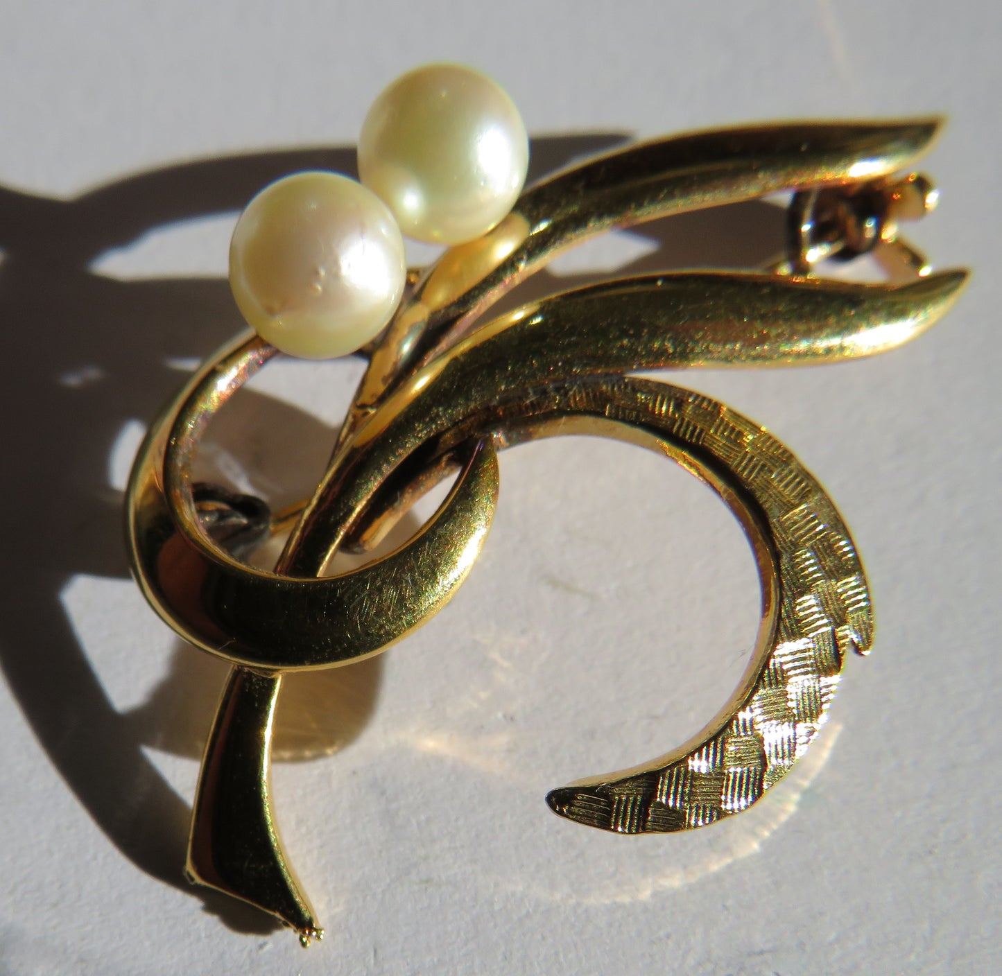 Ladies Gold Plated Sterling Silver & Pearl Brooch