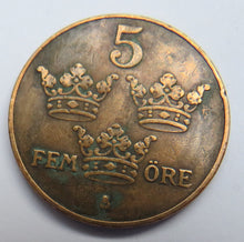 Load image into Gallery viewer, 1925 Sweden 5 Ore Coin
