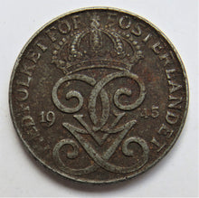 Load image into Gallery viewer, 1945 Sweden 2 Öre / Ore Coin
