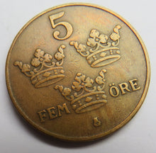 Load image into Gallery viewer, 1930 Sweden 5 Ore Coin
