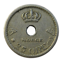 Load image into Gallery viewer, 1927 Norway 25 Ore Coin
