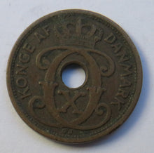 Load image into Gallery viewer, 1927 Denmark One Ore Coin
