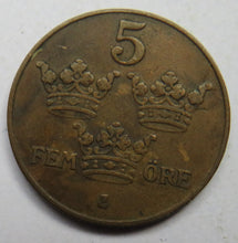 Load image into Gallery viewer, 1929 Sweden 5 Ore Coin
