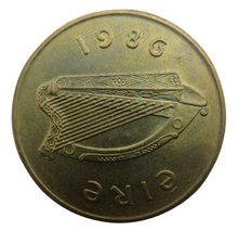 Load image into Gallery viewer, 1986 Ireland 20p Twenty Pence Coin
